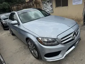 Mercedes-Benz C300 2017 Blue