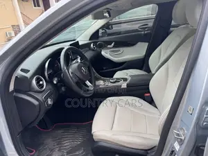 Mercedes-Benz C300 2017 Blue