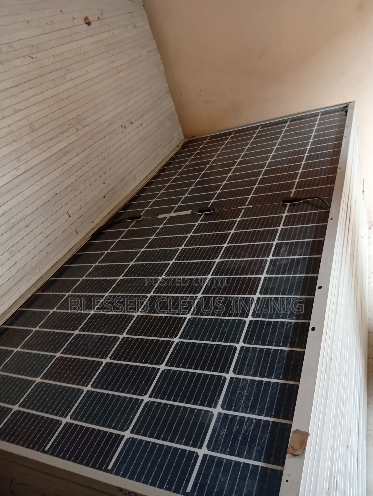 Complete 550 Watts Canadian Cells Solar Panel