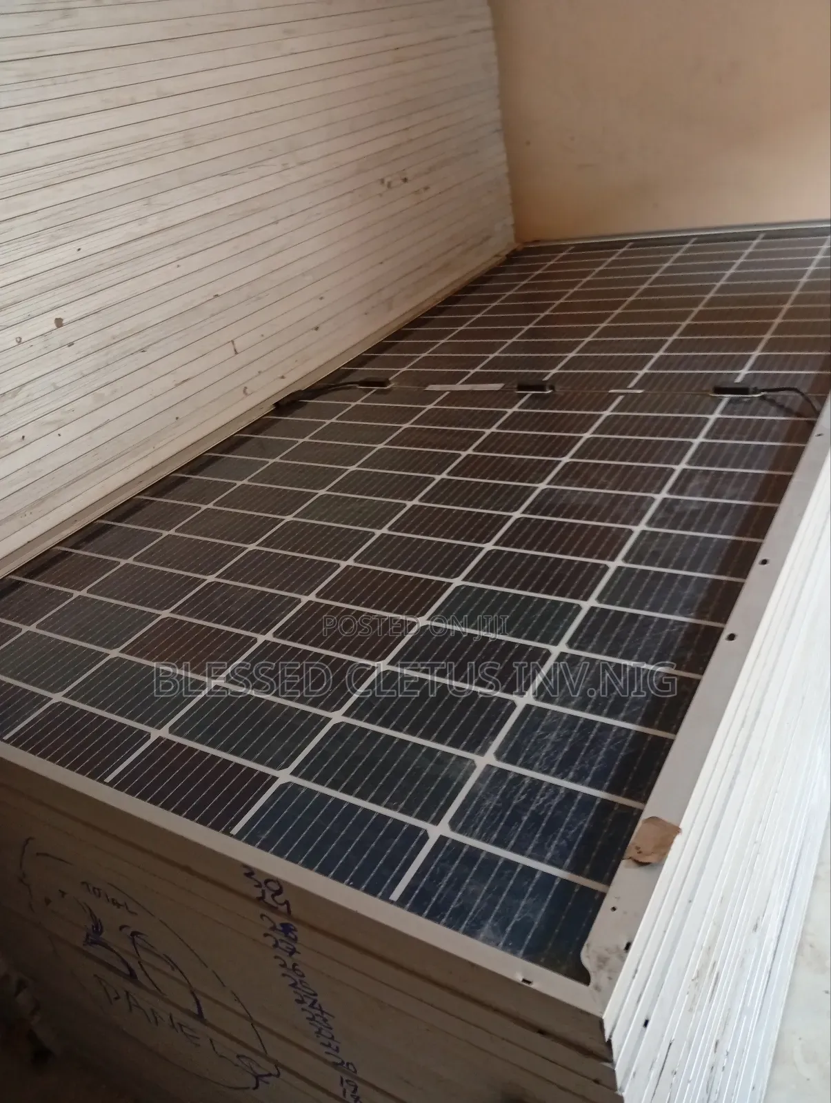 Complete 550 Watts Canadian Cells Solar Panel