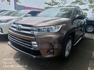 Toyota Highlander Limited 2019 Brown