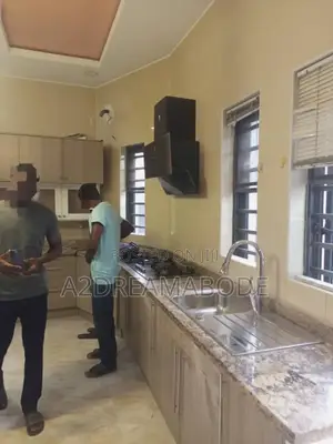 5bdrm Duplex in Magodo Phase 2 for rent