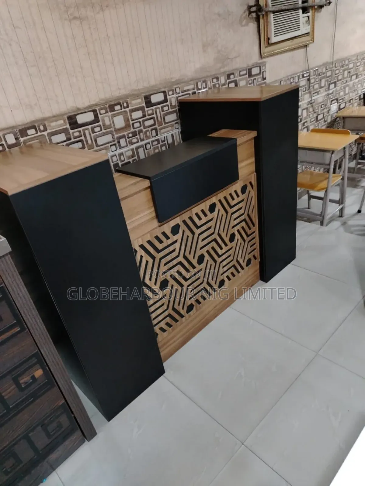 Luxury Office Receptionist High-Quality Table