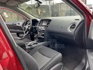 Nissan Pathfinder SL 4dr 4x4 (3.5L 6cyl) 2017 Red