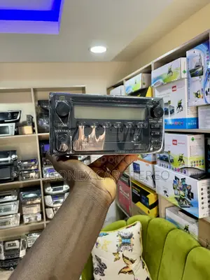 Photo - 2002 Toyota Highlander Factory Radio Set