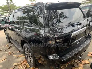 Toyota Sequoia Platinum 4dr SUV 4WD (5.7L 8cyl 6A) 2017 Black