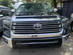 Toyota Sequoia Platinum 4dr SUV 4WD (5.7L 8cyl 6A) 2017 Black