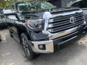 Toyota Sequoia Platinum 4dr SUV 4WD (5.7L 8cyl 6A) 2017 Black