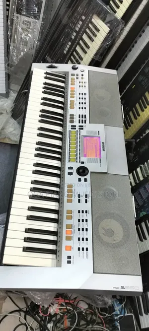 Yamaha PSR S550s Digital Workstation Arranger Keyboard