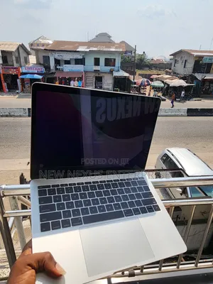 Laptop Apple MacBook Pro 2017 8GB Intel Core I5 SSD 256GB
