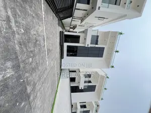 5bdrm Duplex in Chevron for sale