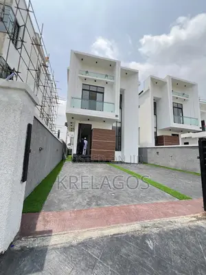 5bdrm Duplex in Chevron for sale