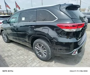 Toyota Highlander XLE 4x4 V6 (3.5L 6cyl 8A) 2018 Black