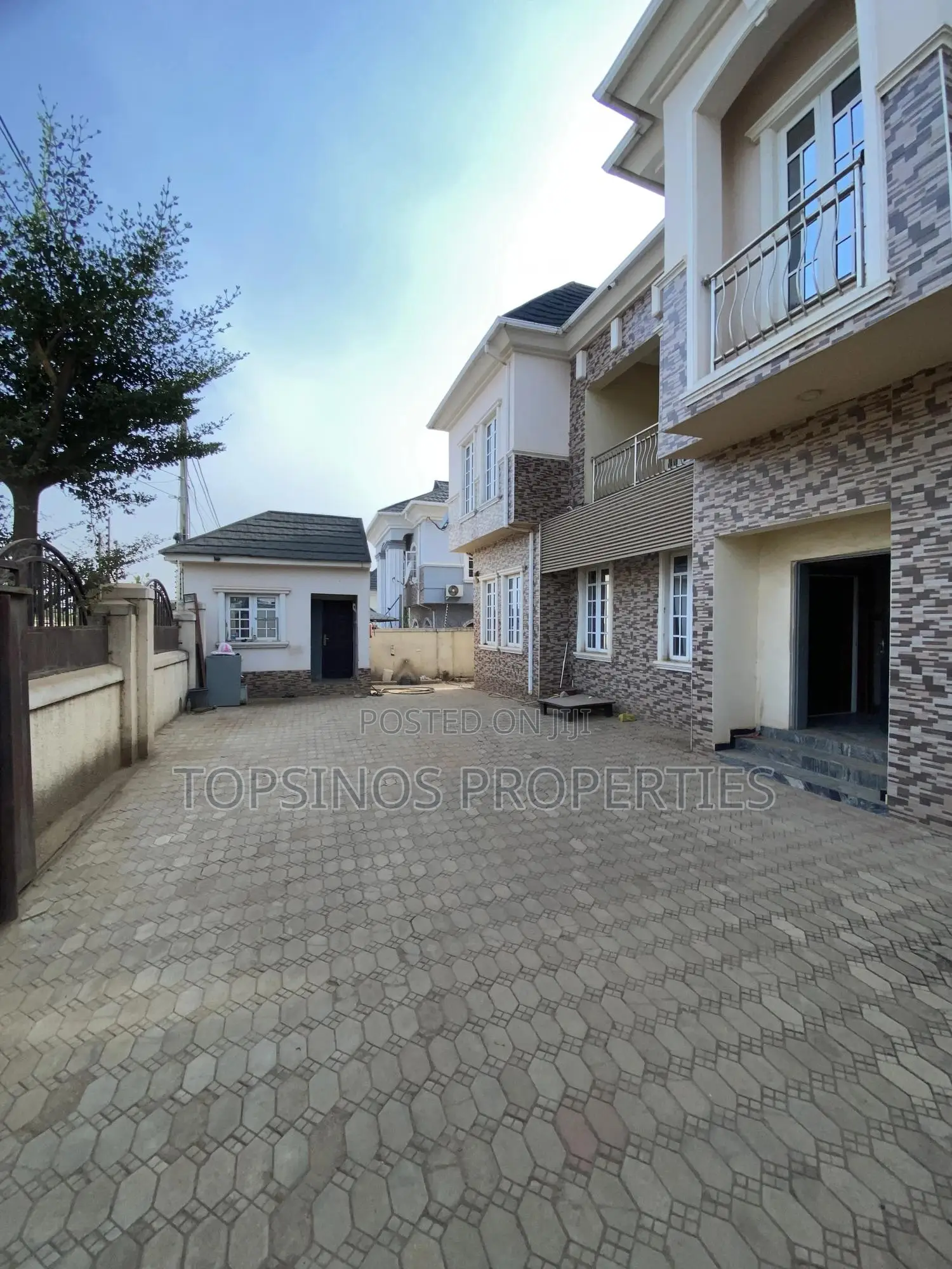 5bdrm Duplex in Dawaki for rent