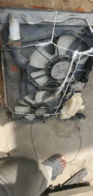Radiator and Fan and Condenser Toyota Sienna. 05