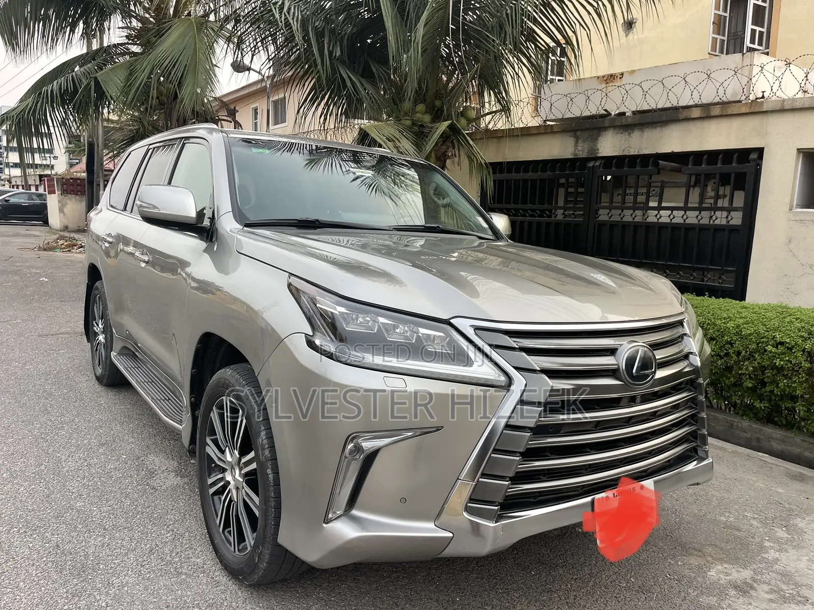Lexus LX 570 AWD 2018 Gold