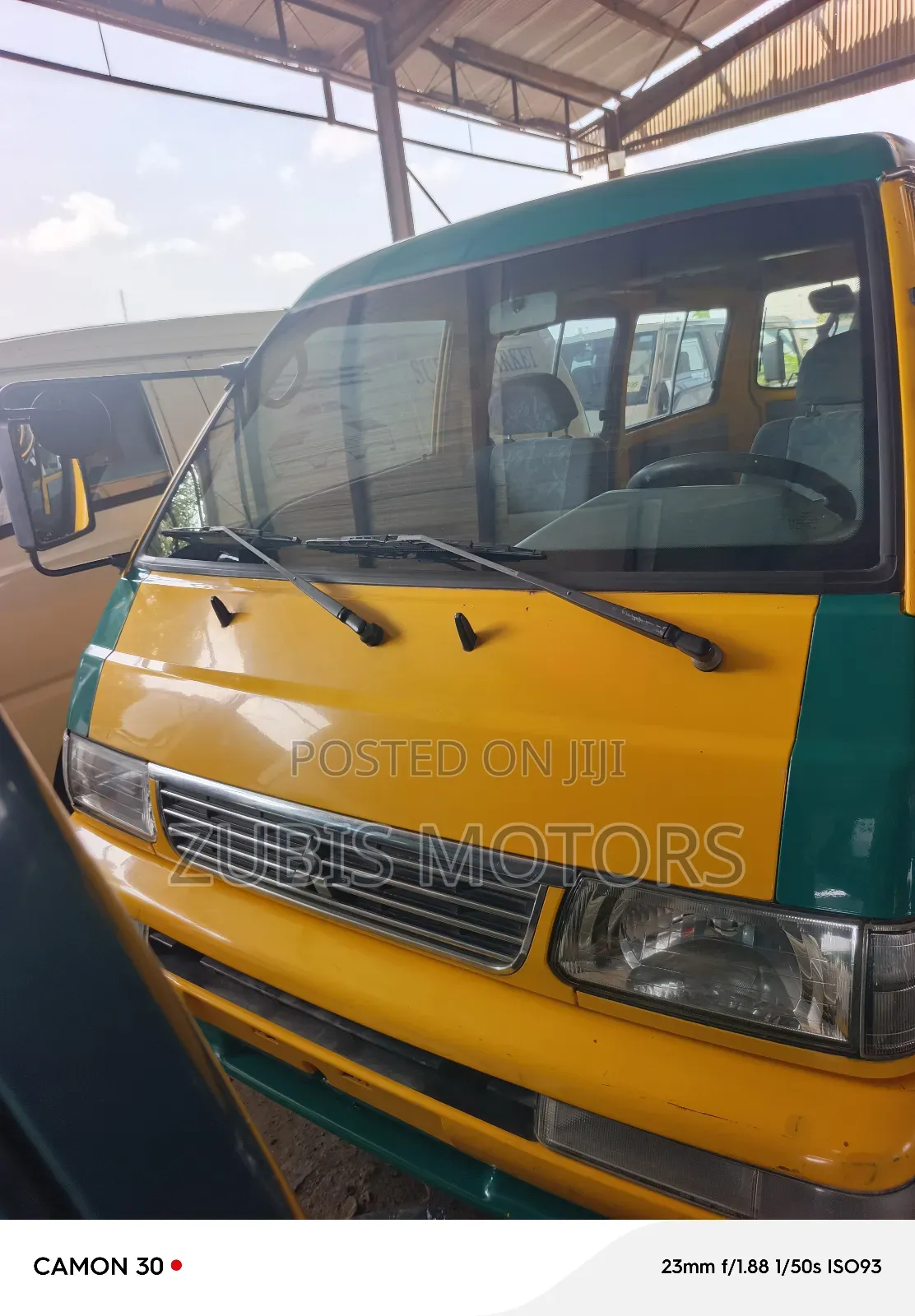 Mitsubishi L300 2009 Yellow