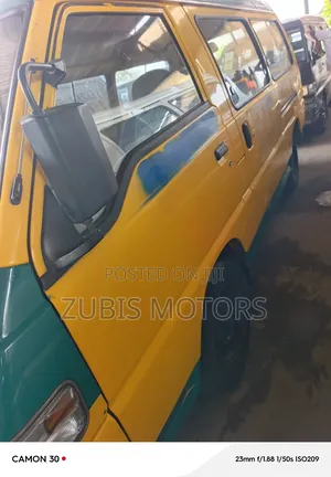 Mitsubishi L300 2009 Yellow