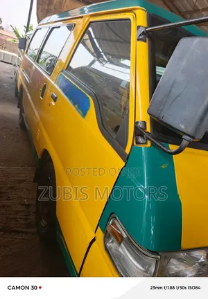 Mitsubishi L300 2009 Yellow