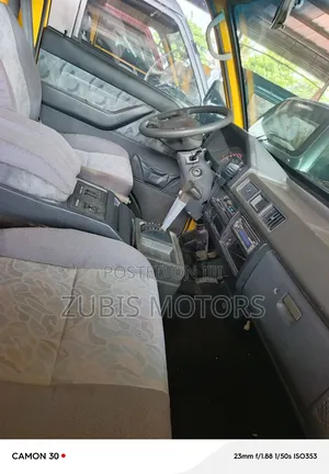 Mitsubishi L300 2009 Yellow