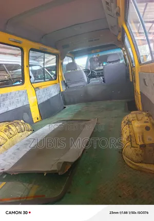 Mitsubishi L300 2009 Yellow