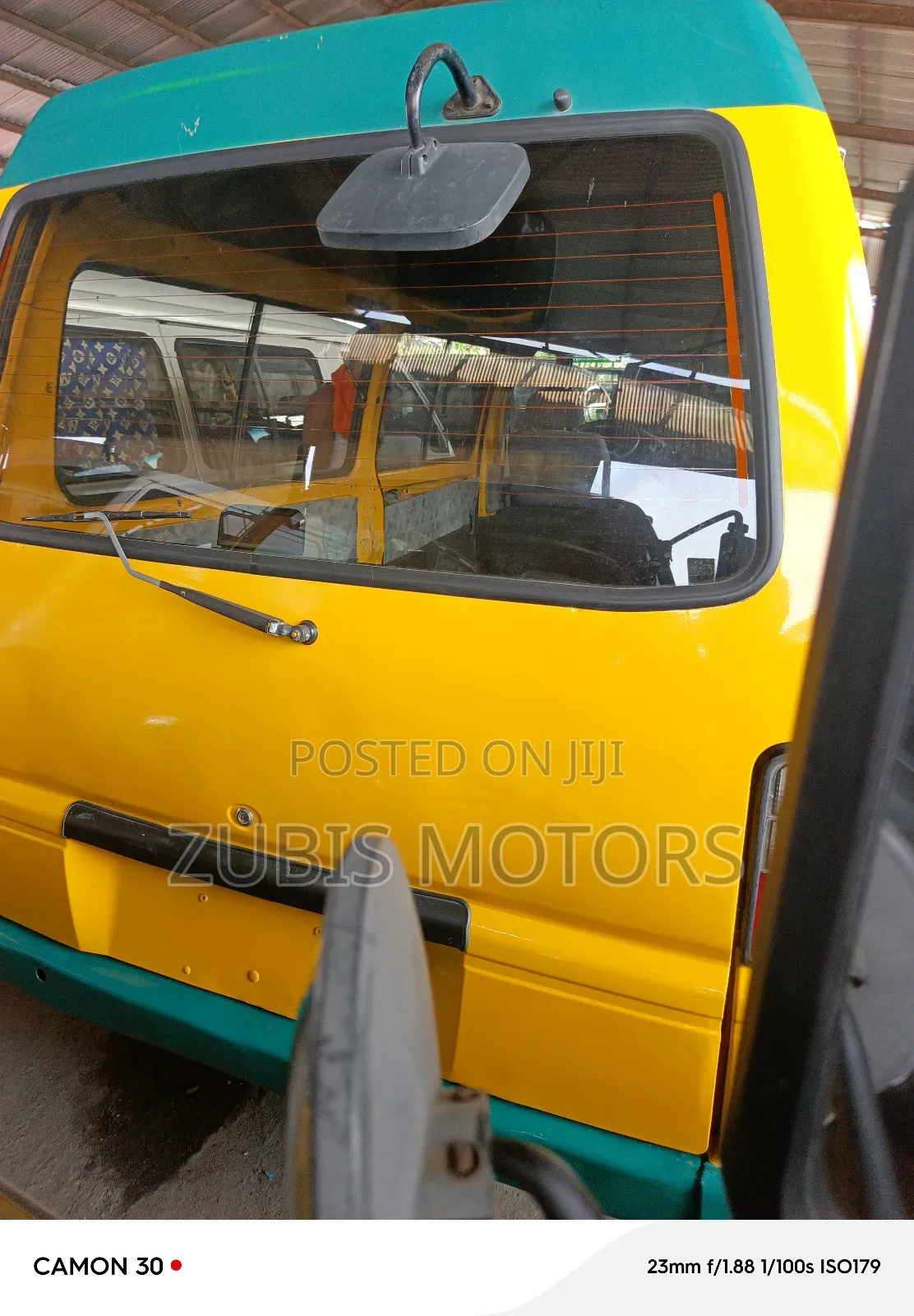 Mitsubishi L300 2009 Yellow