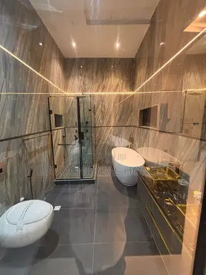 5bdrm Apartment in Osapa, Lekki, Chevron for rent