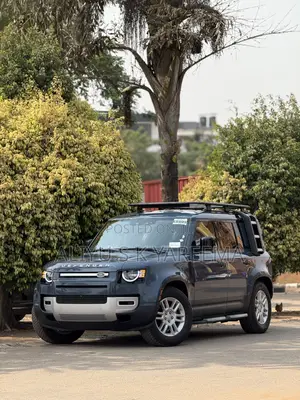Land Rover Defender SE 2021 Gray