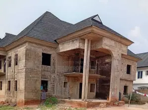 6bdrm Duplex in Benin City for sale