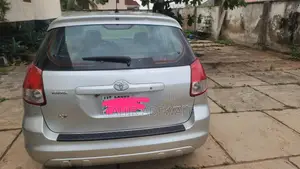 Photo - Toyota Matrix 2004 Silver