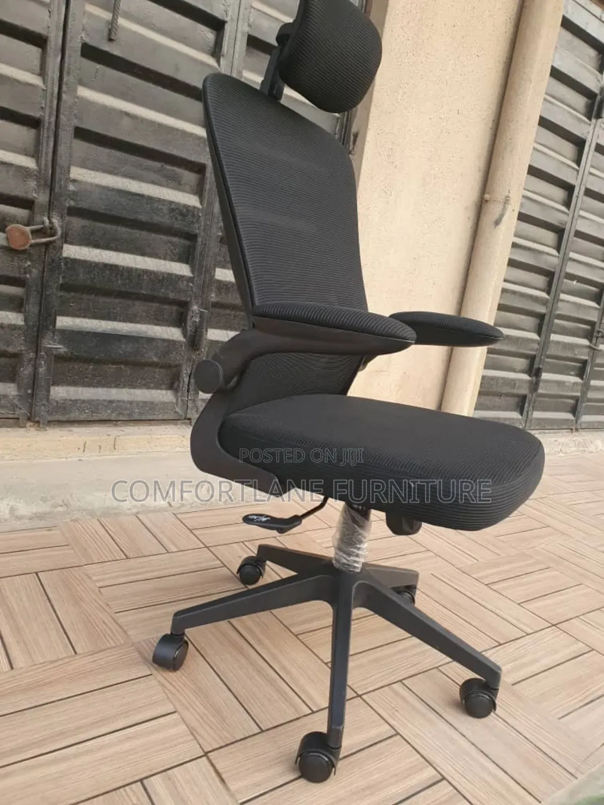 Swivel Chair With Headrest