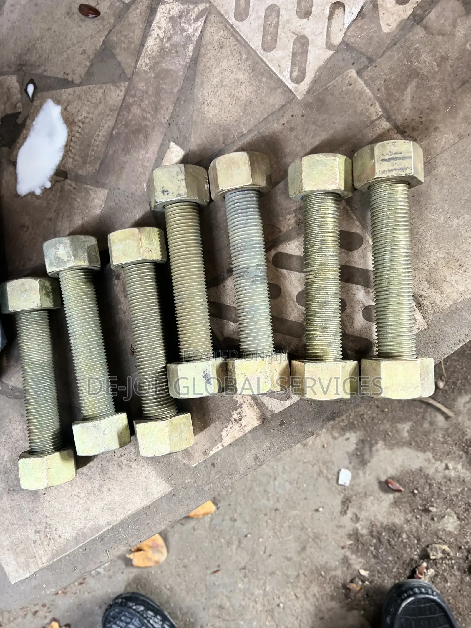 Stud Bolt and Nut 1 1/4 X 200 B7 Stud Bolts