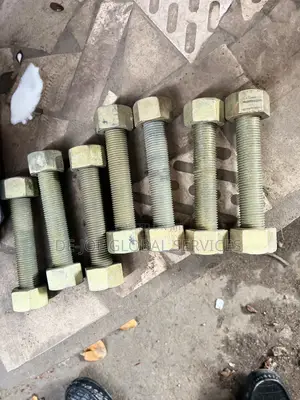 Stud Bolt and Nut 1 1/4 X 200 B7 Stud Bolts