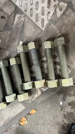 Stud Bolt and Nut 1 1/4 X 200 B7 Stud Bolts