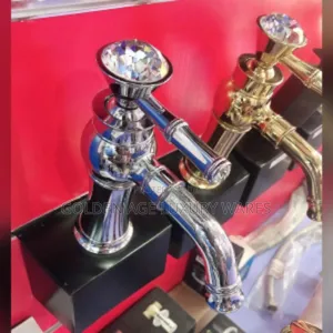 Diamond Head Short Chrome Basin Mixer