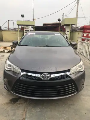 Toyota Camry XLE 4dr Sedan (2.5L 4cyl 6A) 2017 Gray