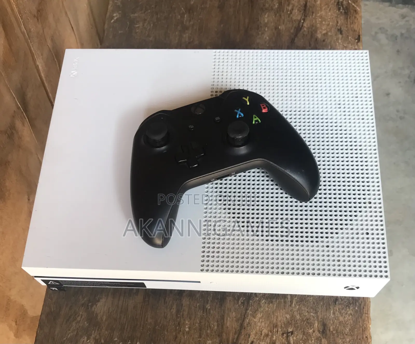 Xbox One S With Fc 27 + 1 Wireless Controller ( 5 Games )