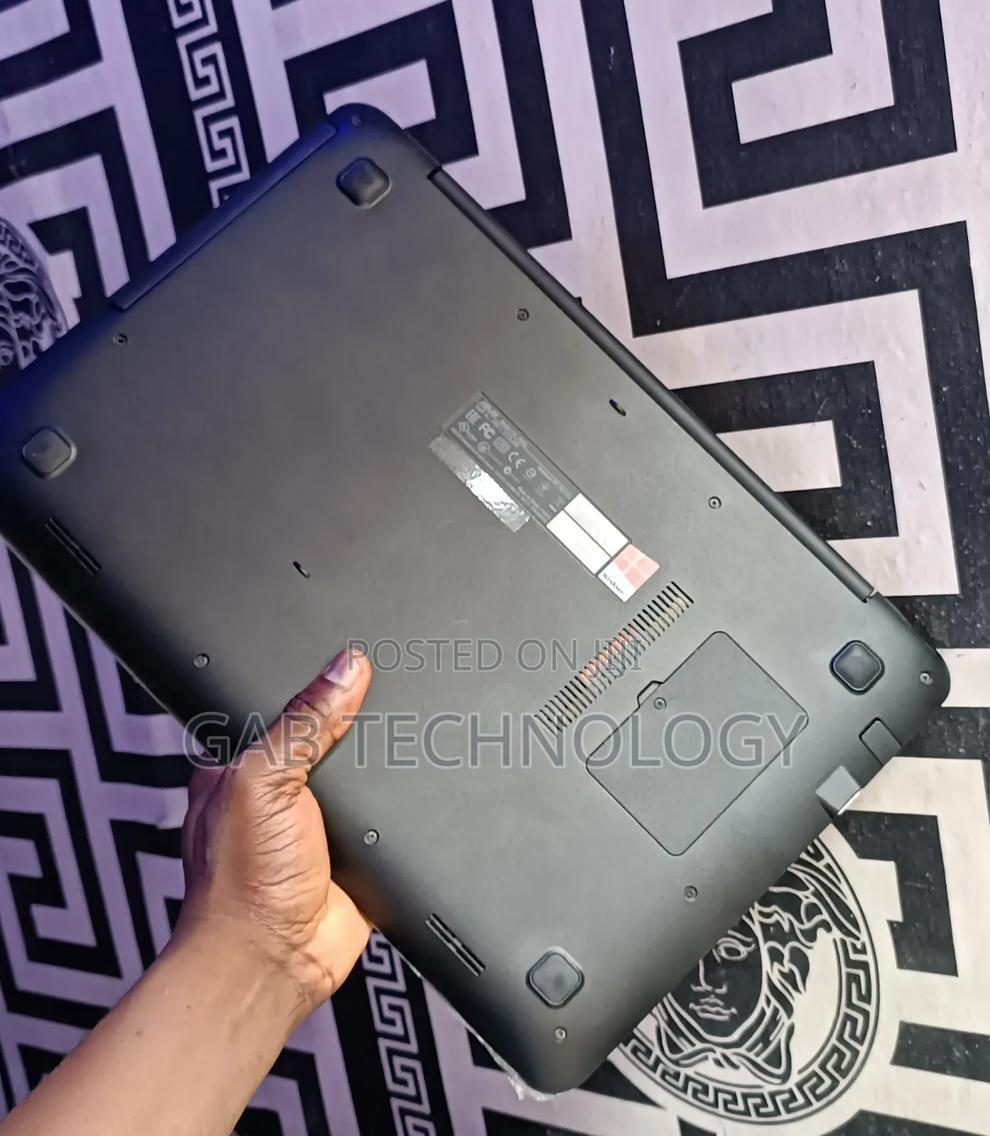 Laptop Asus R558UF 8GB Intel Core i3 HDD 1T