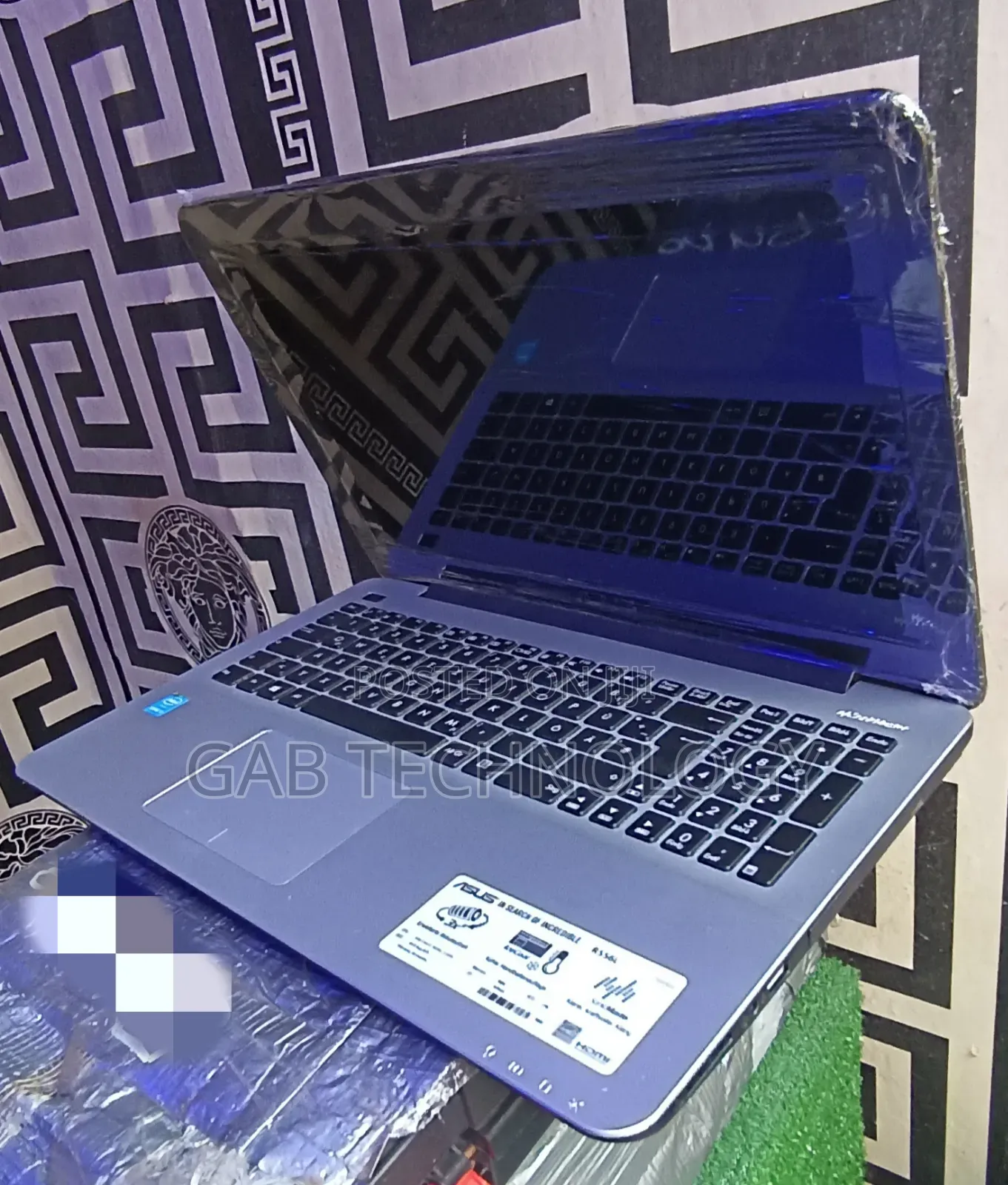 Laptop Asus R558UF 8GB Intel Core i3 HDD 1T