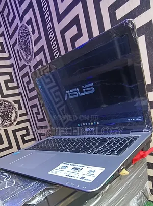 Laptop Asus R558UF 8GB Intel Core i3 HDD 1T