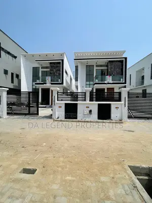 5bdrm Duplex in Chevron for sale