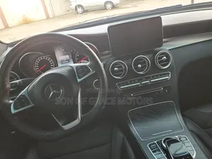 Mercedes-Benz GLC-Class 2021 Red