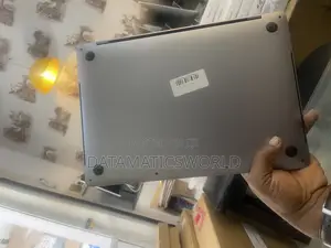 Laptop Apple MacBook Pro 2020 16GB Intel Core I5 SSD 1T