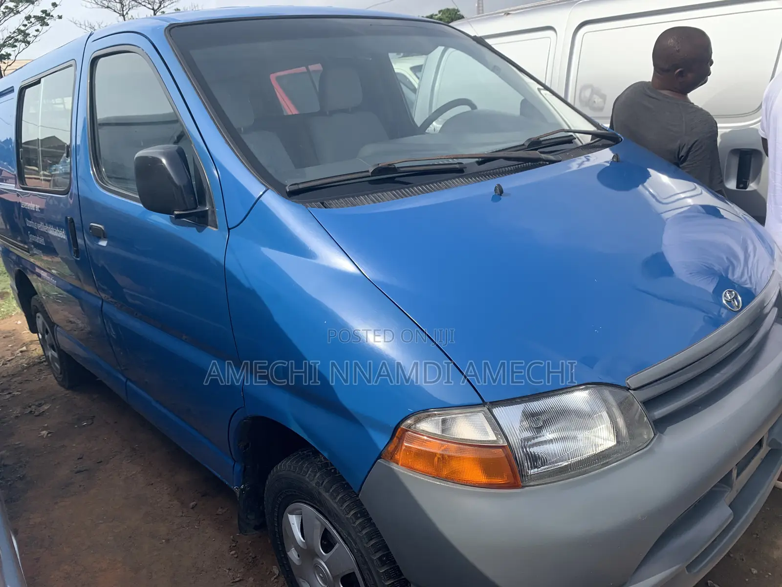 Toyota HiAce 2010 Blue