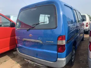 Toyota HiAce 2010 Blue
