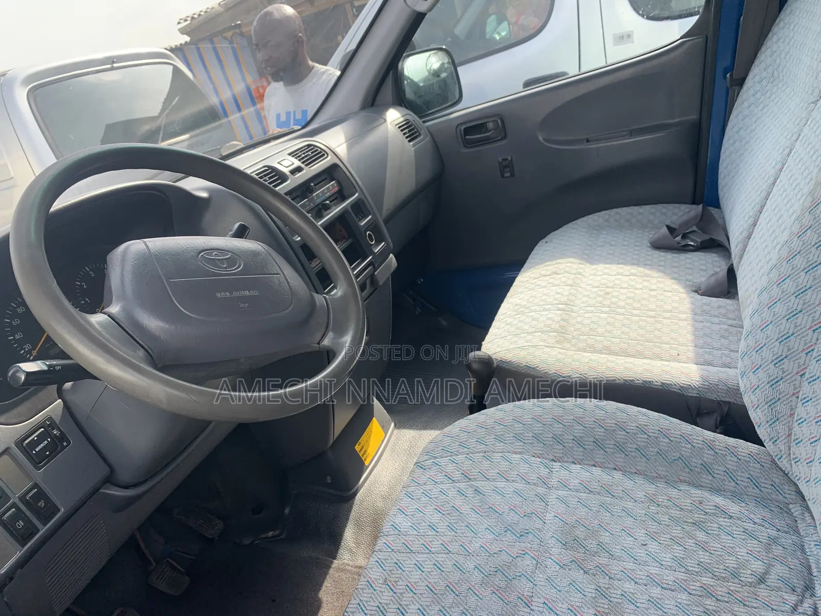 Toyota HiAce 2010 Blue
