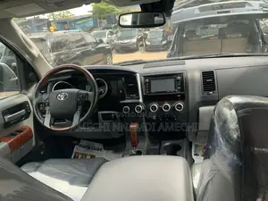 Toyota Sequoia Platinum 4x4 2020 Gray