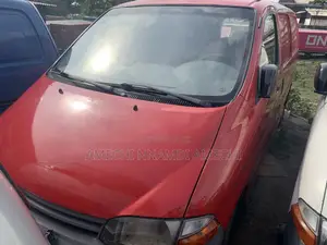 Toyota HiAce 2010 Red