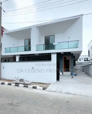4bdrm Duplex in Chevron for sale