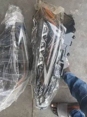 Headlamp Es350 2021 2022 2024 Set Avaliable as Seen